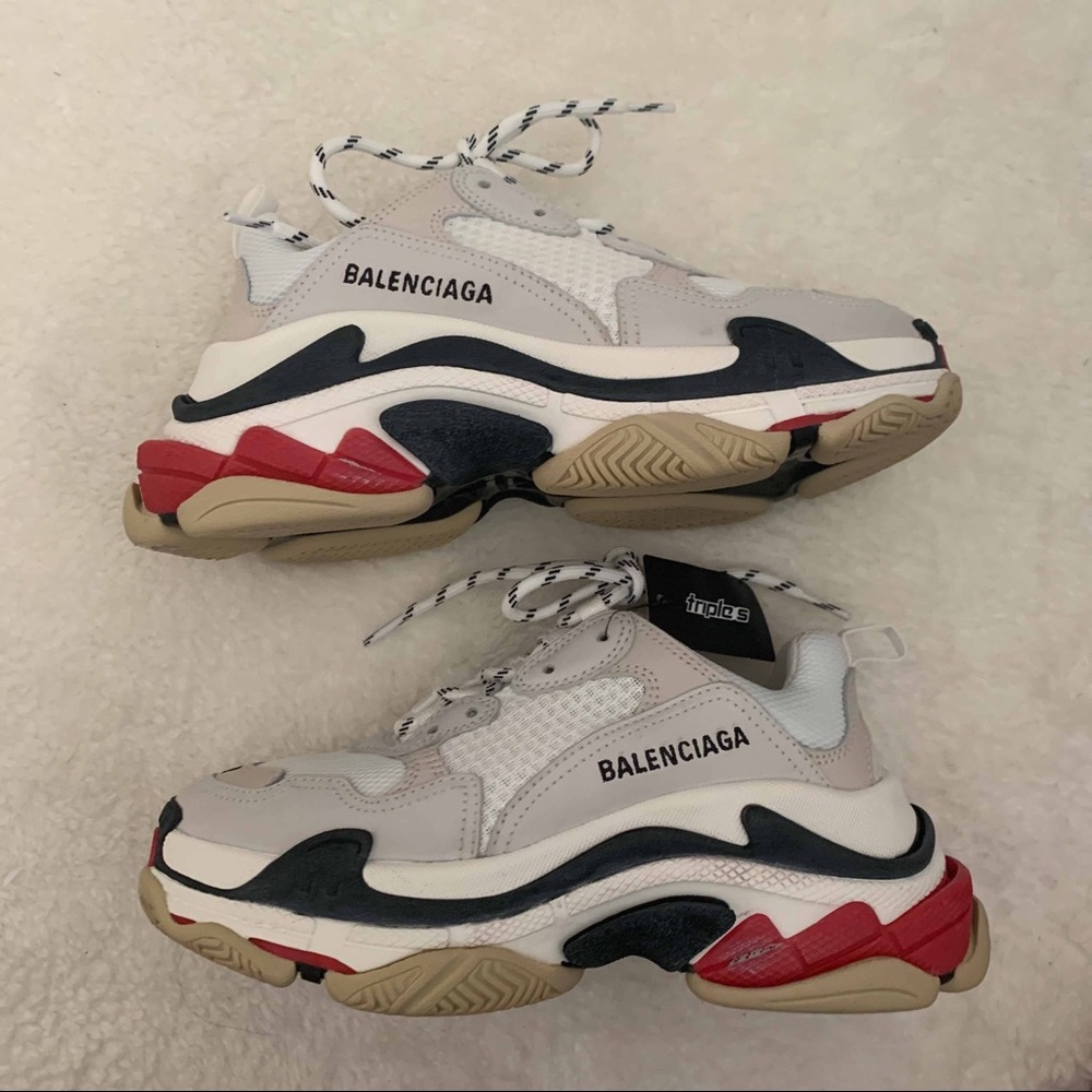 👟Balenciaga White & Grey Triple S (w box & original tags)